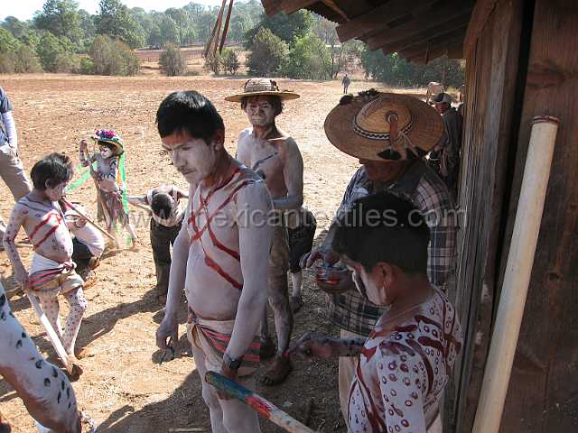 cora_men_07.JPG - On the second day the men are painted with red and black.